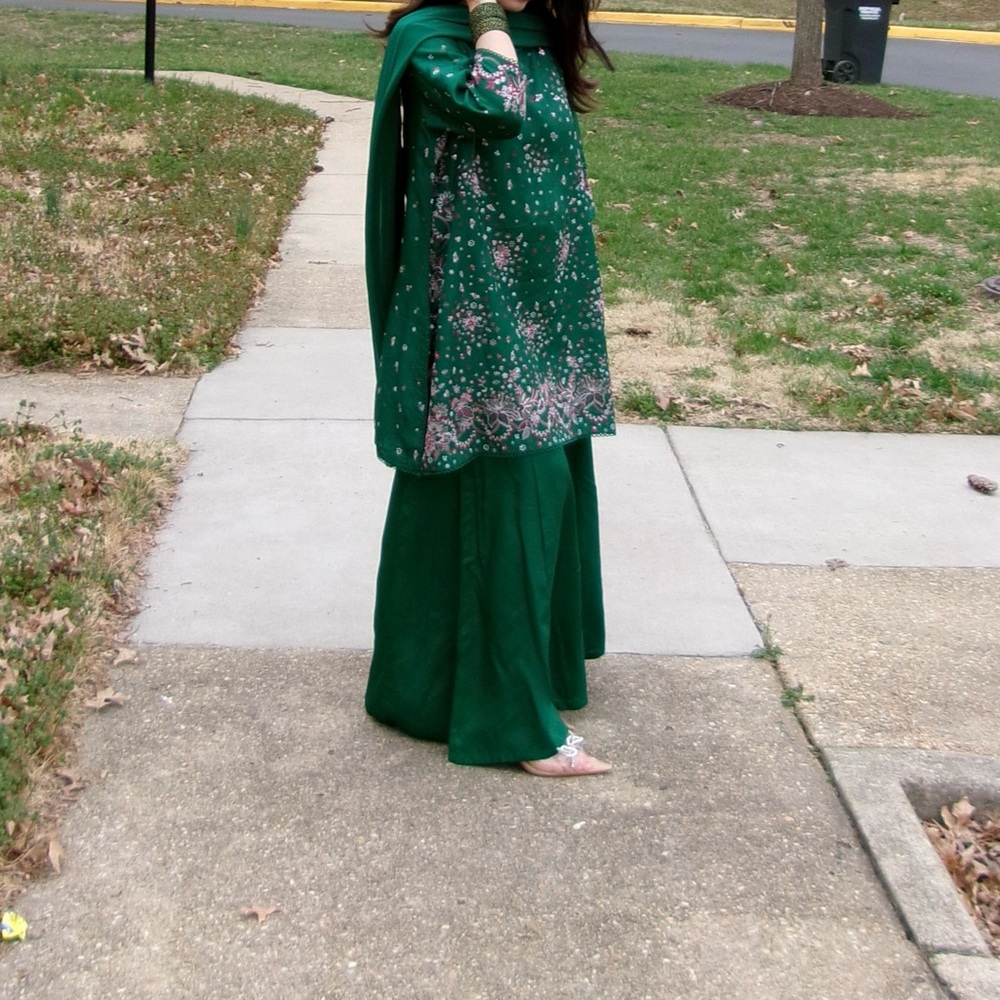 Pakistani/indian Elegant Green Embroidered Dress - Picture 5 of 6